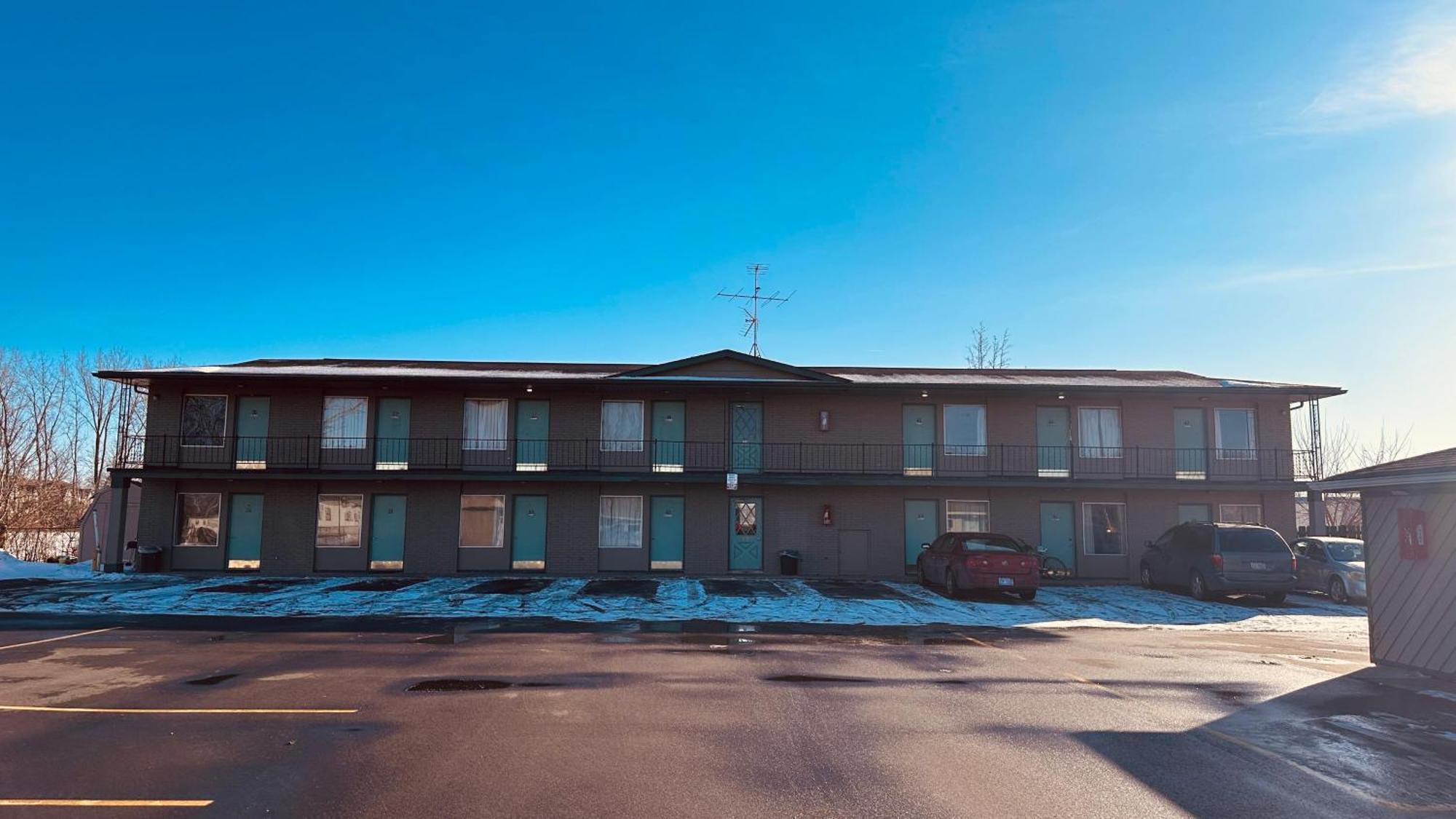 Currys Motel By Oyo Saginaw Mi Bagian luar foto